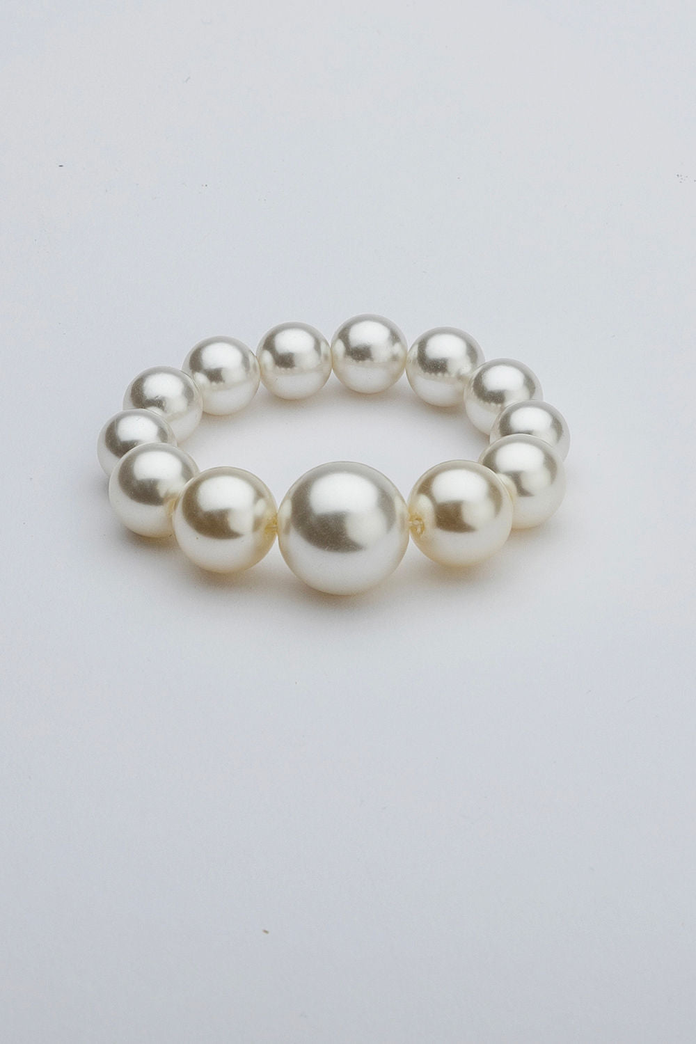 Bow 19 Big Pearl Bracelet. Elastic