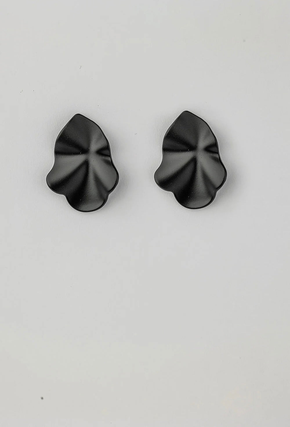 Bow 19 Lip Earrings Black Pearl S