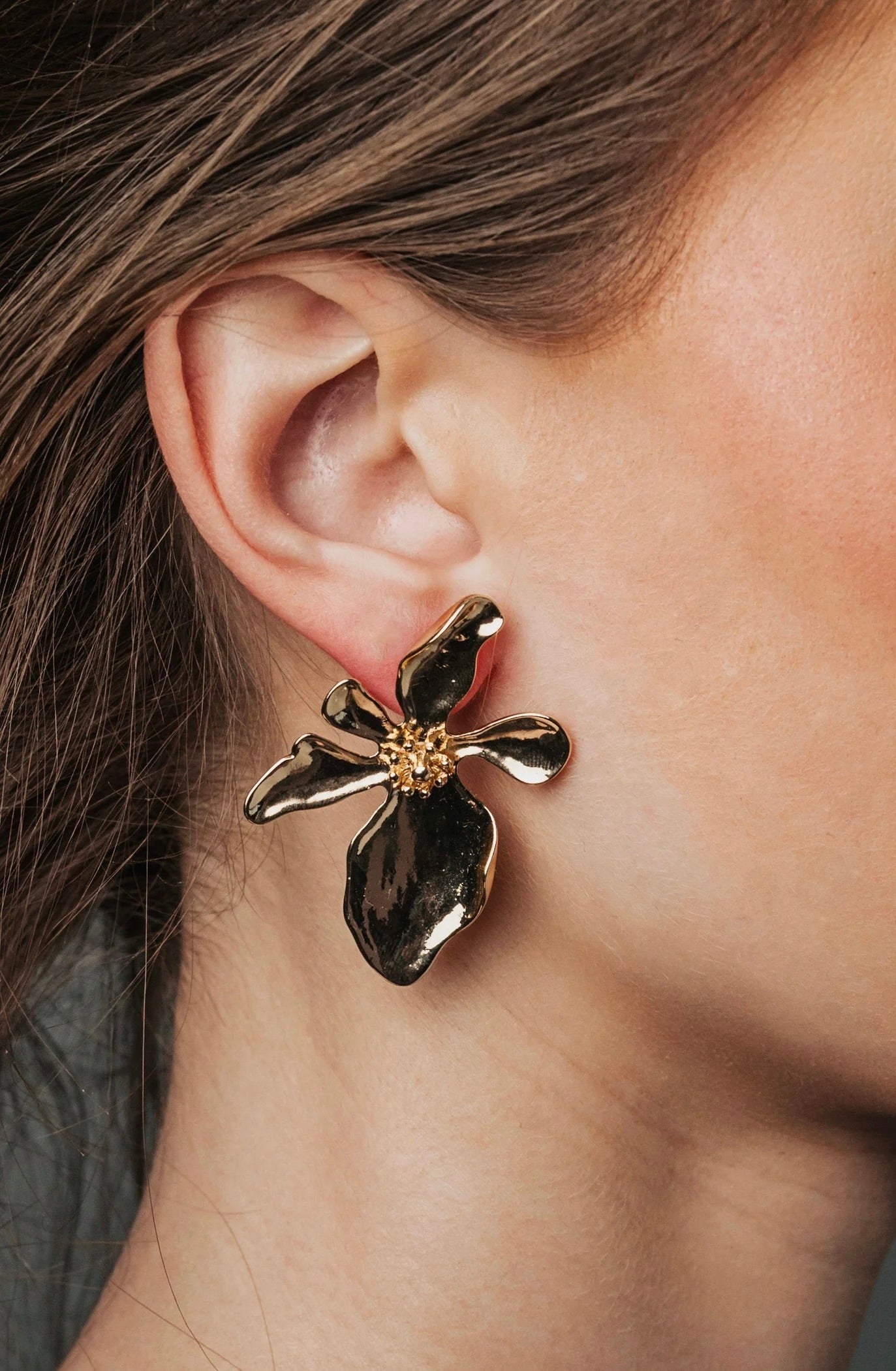 Bow 19 Flower Gold Earrings
