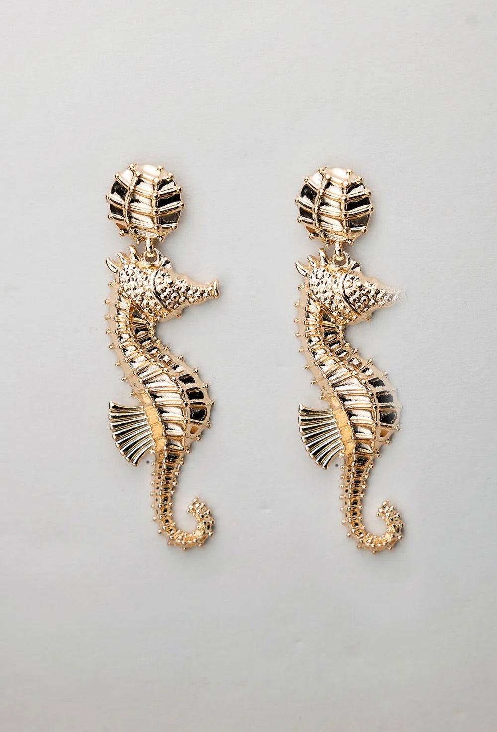 Bow 19 Seahorse Earrings Gold