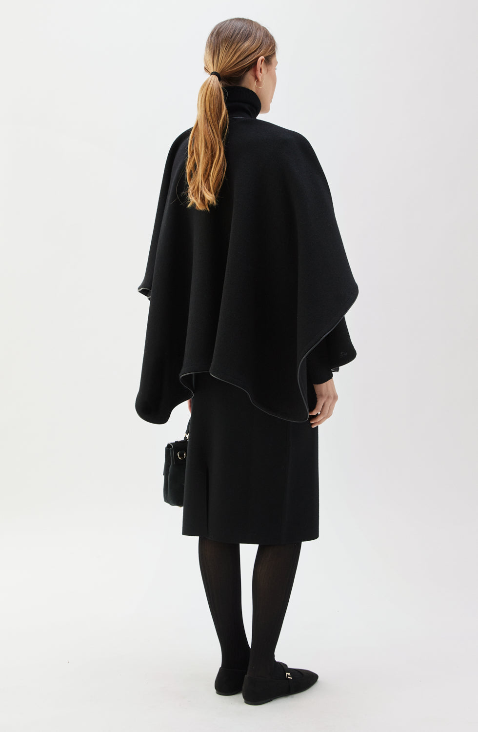 Busnel Mio Piped Poncho Black