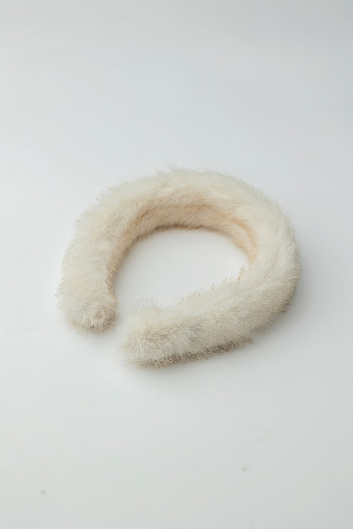 Bow 19 Anais Diamen Off White