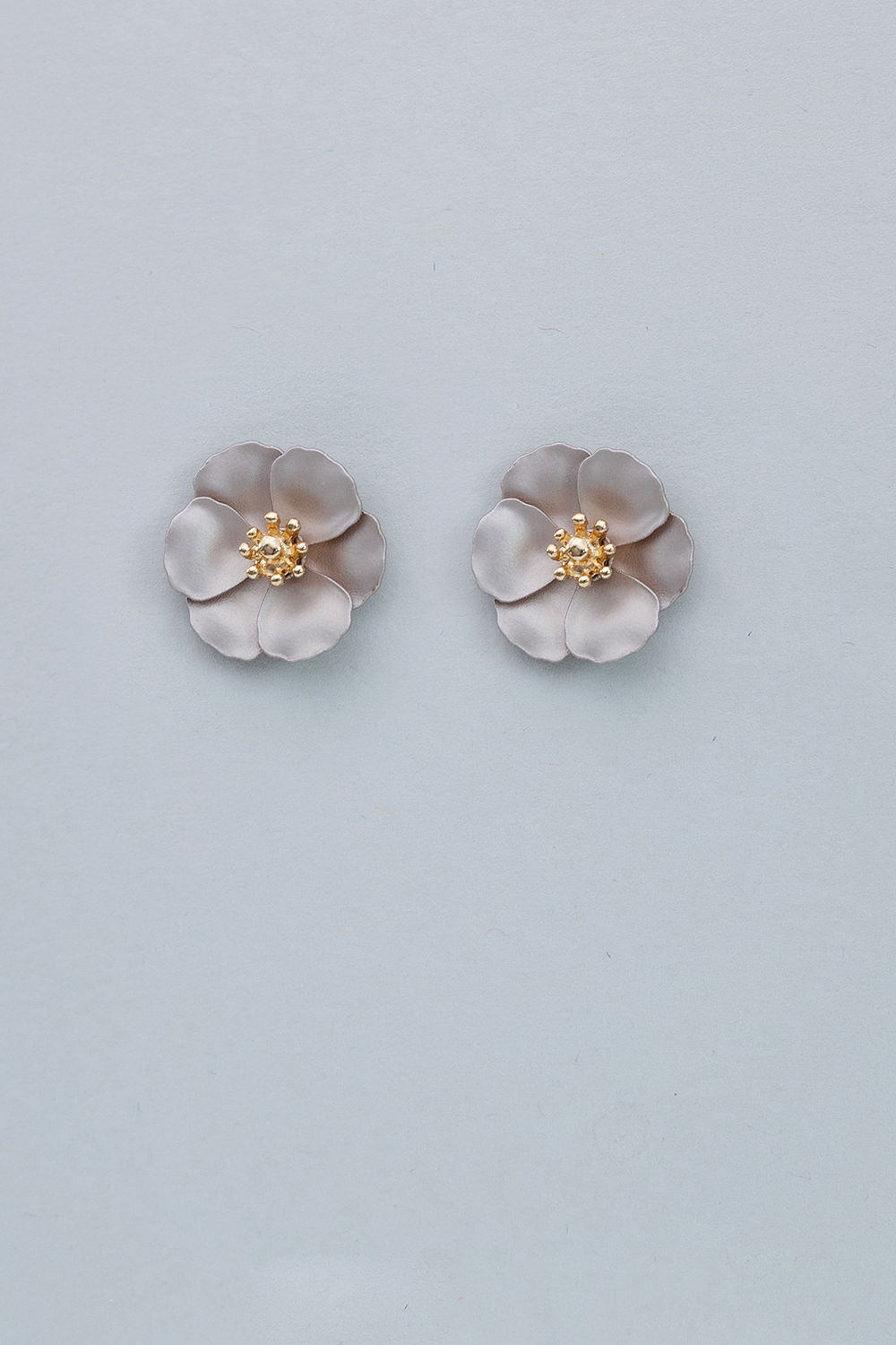Bow 19 Flower Small Earrings Nougat