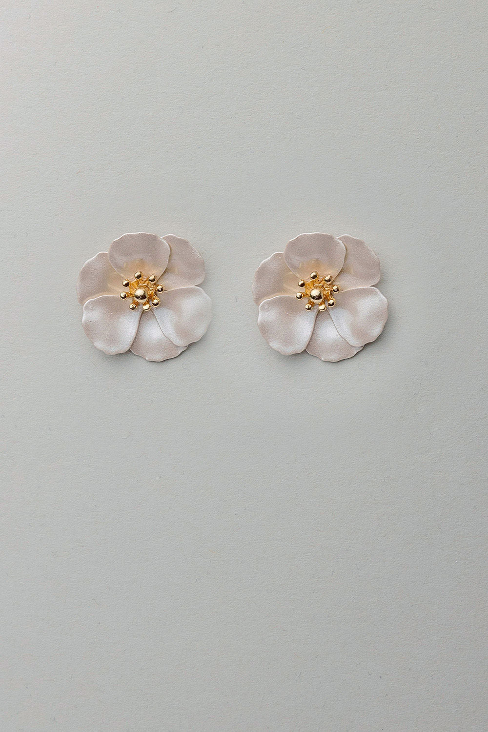 Bow 19 Flower Small Earrings pearl Beige