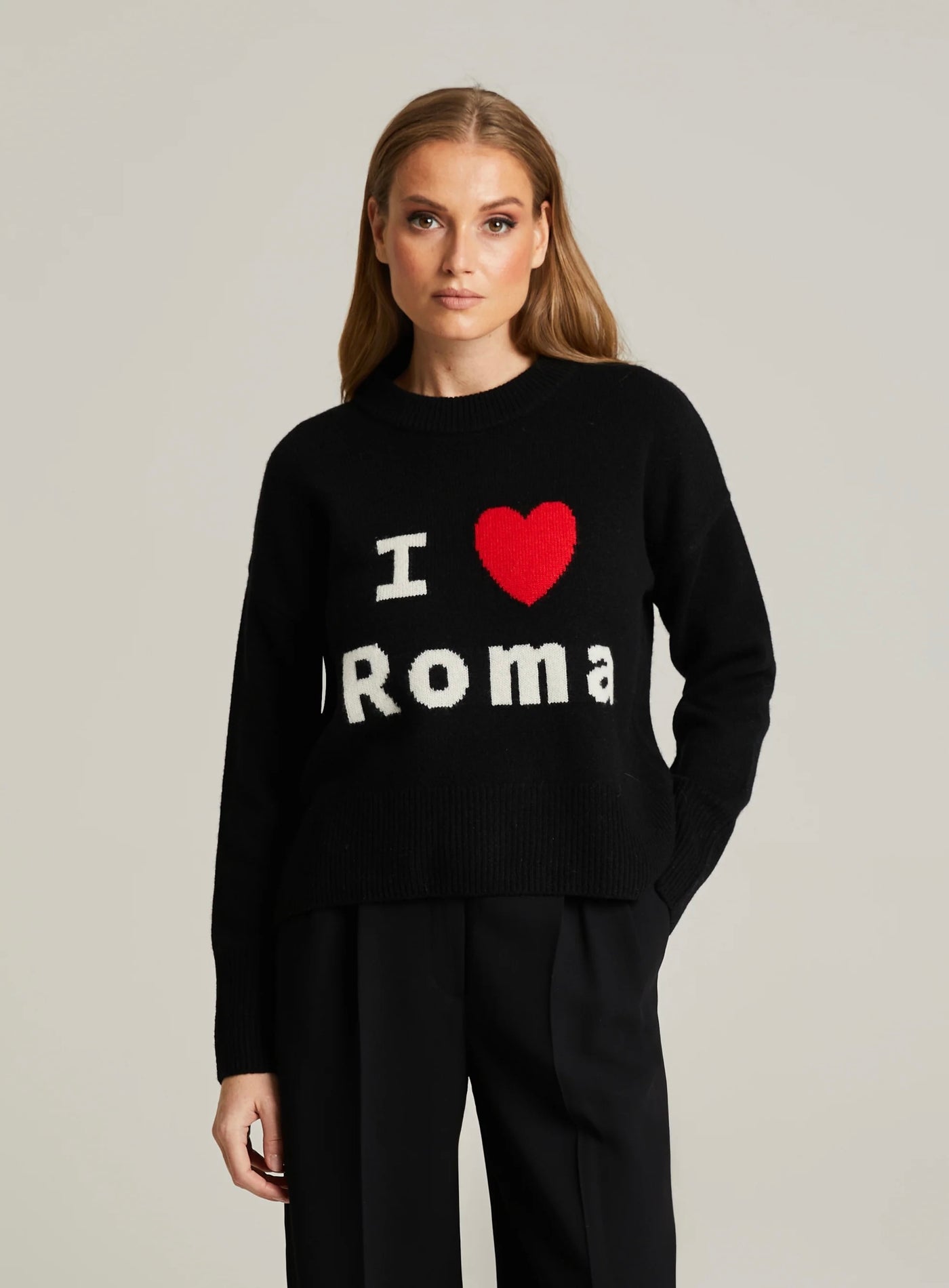 Andiata Saroma Musta Neule I Love Rome tekstillä