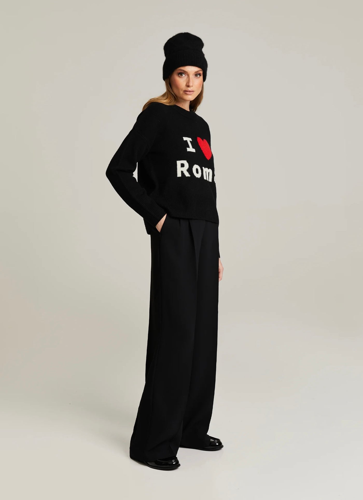 Andiata Saroma Musta Neule I Love Rome tekstillä