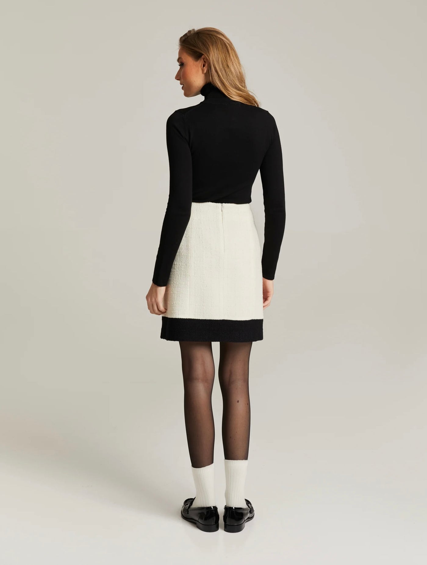 Andiata Luci Valkomusta Boucle Hame