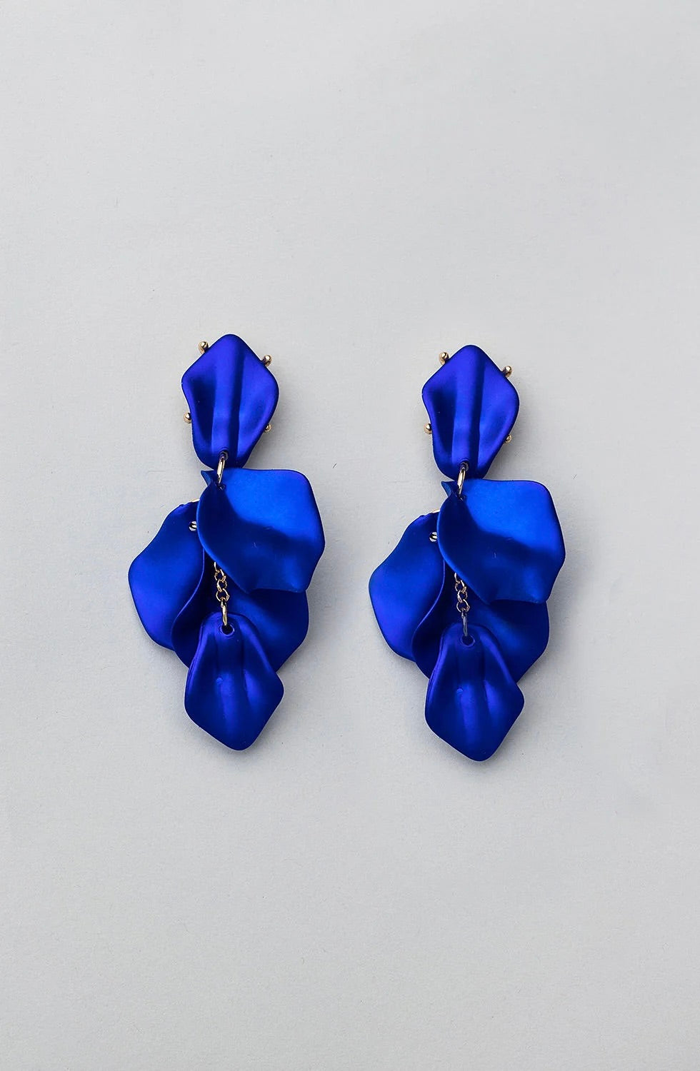 Bow 19 Leaf Earrings Metallic Blue