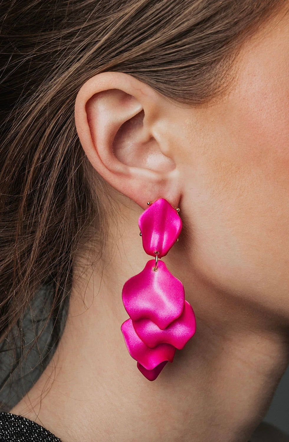 Bow 19 Leaf Earrings Metallic Cerise