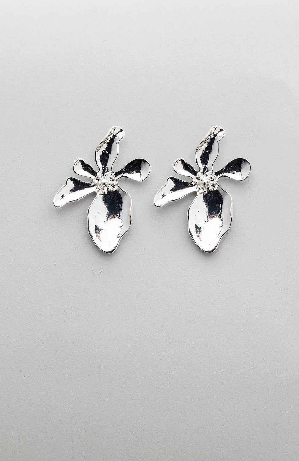 Bow 19 Flower Silver Earrings