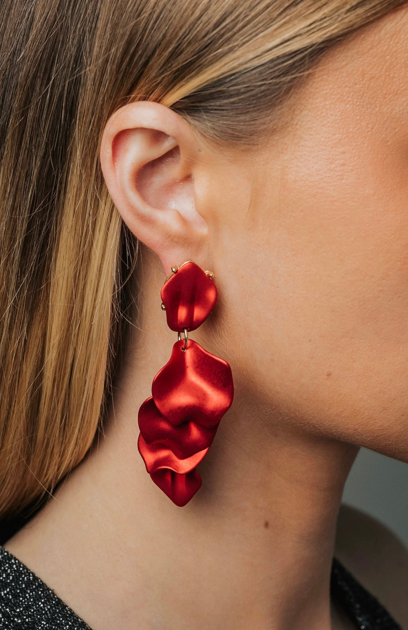 Bow 19 Leaf Earrings Metallic Red